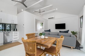 Your Luxury Escape - Little Farm House & Cottages