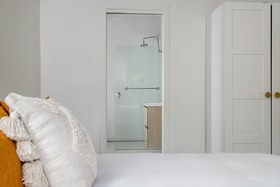 Your Luxury Escape - Little Farm House & Cottages