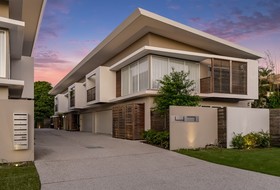 A Perfect Stay - Byron Sunrise