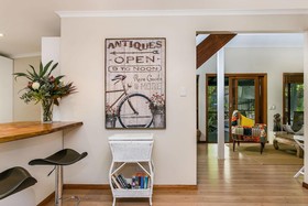 Bottlebrush Cottage