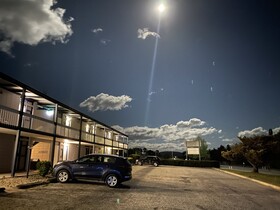 Snow Season Motor Inn