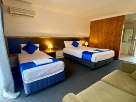 Snow Season Motor Inn