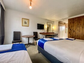 Snow Season Motor Inn