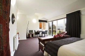 Novotel Lake Crackenback Resort & Spa