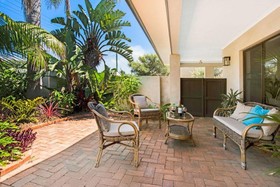 Cronulla Beach House Bed and Breakfast