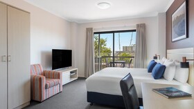 Oaks Sydney Goldsbrough Suites