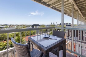 Oaks Sydney Goldsbrough Suites