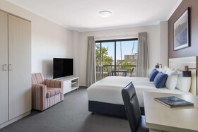 Oaks Sydney Goldsbrough Suites
