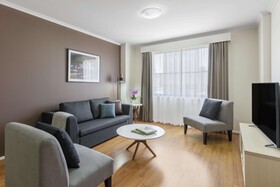 Oaks Sydney Goldsbrough Suites