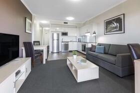 Oaks Sydney Goldsbrough Suites