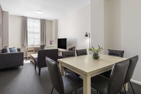 Oaks Sydney Goldsbrough Suites