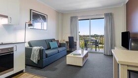 Oaks Sydney Goldsbrough Suites