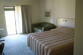 Deniliquin Country Club Motor Inn