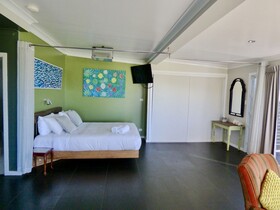 Arthouse Beachfront Accommodation