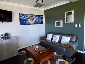 Arthouse Beachfront Accommodation