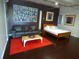 Arthouse Beachfront Accommodation