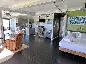 Arthouse Beachfront Accommodation