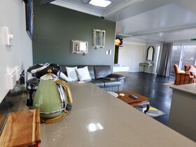 Arthouse Beachfront Accommodation