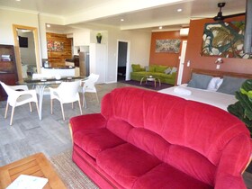 Arthouse Beachfront Accommodation