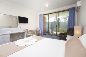 Island Palms Motor Inn
