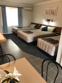 Castlereagh Motor Inn