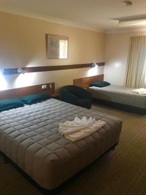 Castlereagh Motor Inn