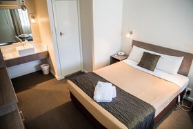Lilac City Motor Inn