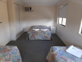 Hi-Way Motel