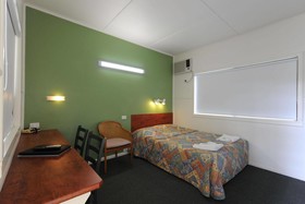 Hi-Way Motel