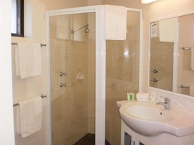 Anchor Bay Motel