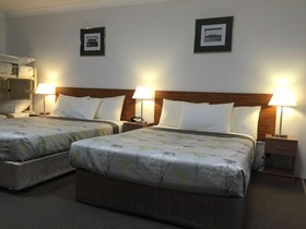Ten Dollar Town Motel
