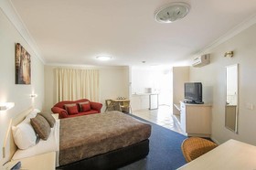 Tuckerbox Motor Inn