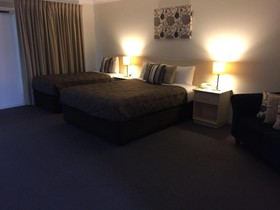 Tuckerbox Motor Inn