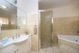 Tuckerbox Motor Inn