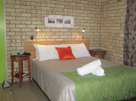 Hawks Nest Motel