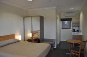 Bishop's Lodge Motor Inn