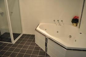 Bishop's Lodge Motor Inn