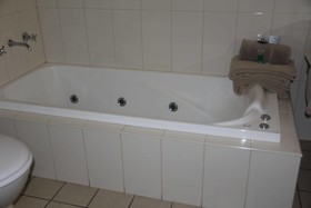 Saltbush Motor Inn