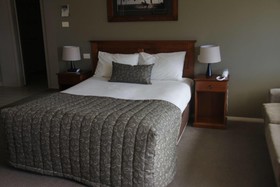 Saltbush Motor Inn