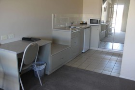 Saltbush Motor Inn