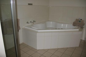 Saltbush Motor Inn
