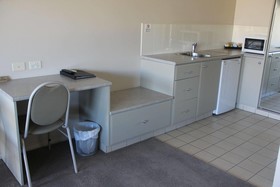Saltbush Motor Inn