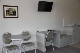 Saltbush Motor Inn