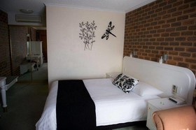 Cousins Motor Inn