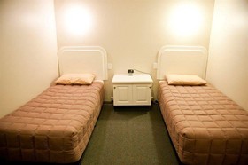 Cousins Motor Inn