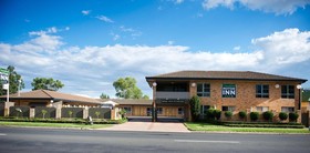 Cousins Motor Inn