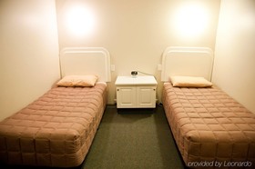 Cousins Motor Inn