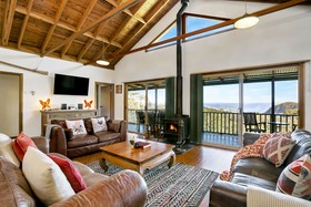 Narrow Neck Lodge