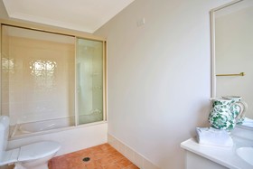 Narrow Neck Lodge