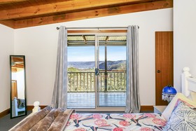 Narrow Neck Lodge